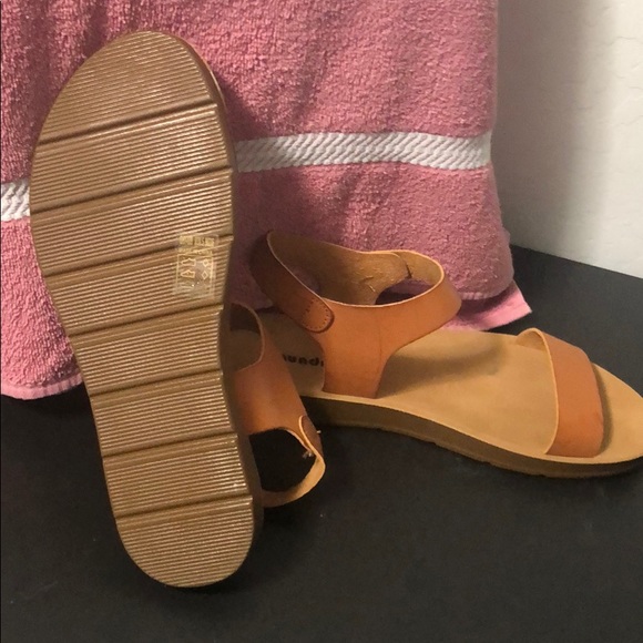 Sandals - Picture 2 of 2